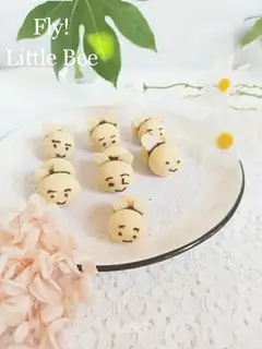Sweet bee cookies