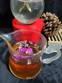 A rose-skinned eye tea