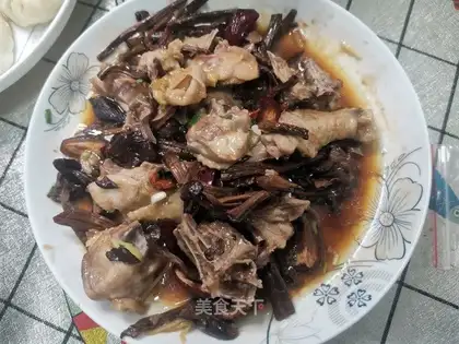 Tea mushroom steam chicken