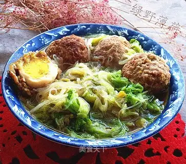 Cabbage stew with heartballs