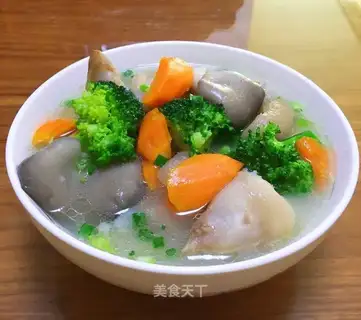 Pork hoofs are stewed