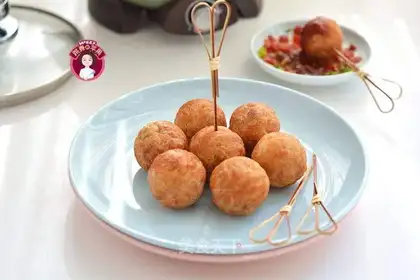 Carrot pine rice balls