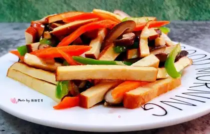 Pepper carrots, mushrooms, beans dry