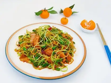 Five flowers and black bean sprouts