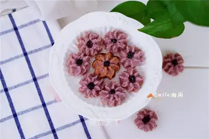 Purple flowers and cookies