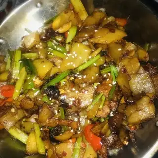 Pot potato chips
