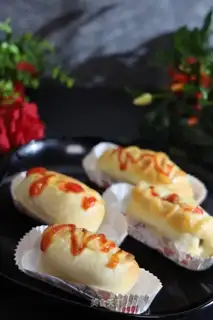 Hot dog salad roll