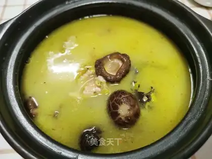 Yellowfish mushroom soup