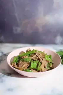 Onion pepper roast beef
