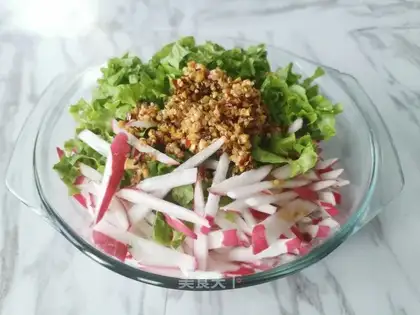 Pyramid radish gravy