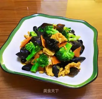 Mules, broccoli, fried eggs