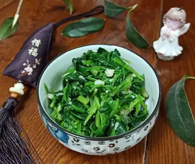 Garlic spinach
