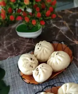 radish and pink buns