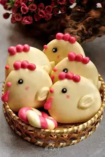 Chickencakes and buns