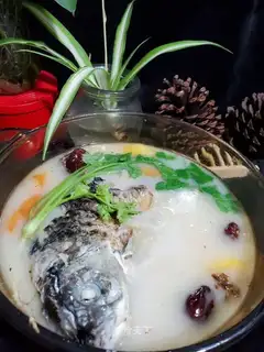 The papaya silver ear fish soup