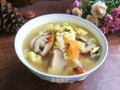 Soup of mushrooms and omelet