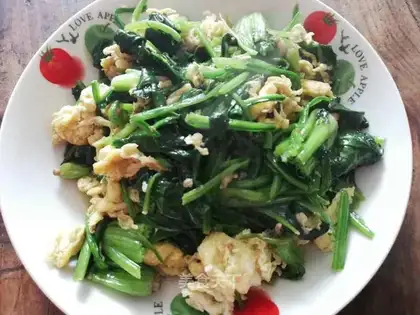 Spinach fried eggs