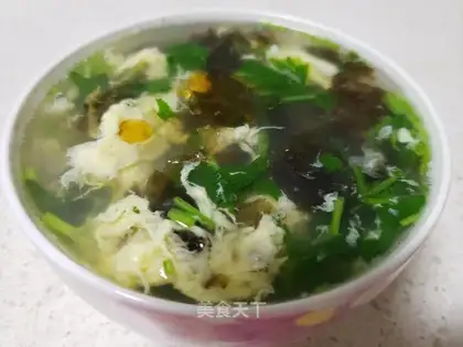 Cream shrimp omelet soup