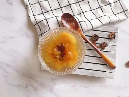Silver pears soup
