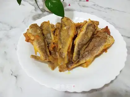 Dried and fried yellowfish