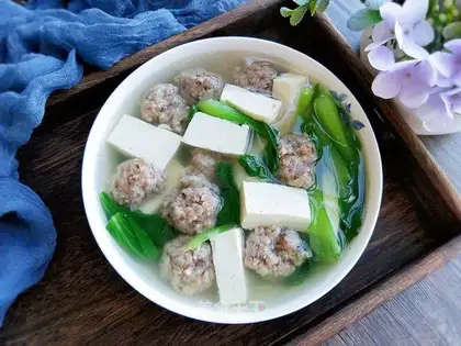 Meatballs, tofu soup