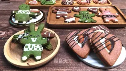 Three-colour cartoon cookies
