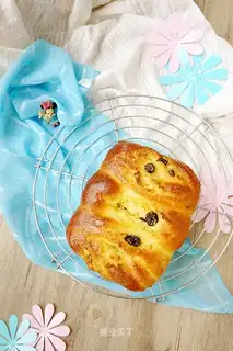 raisin coconut cream bread