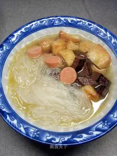 Pork blood fan tofu soup