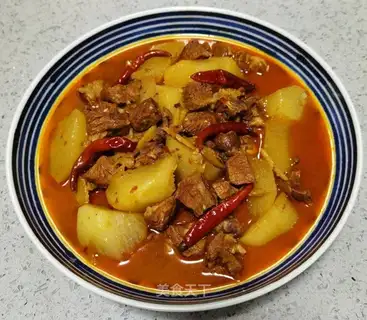 Red lamb stew, radish