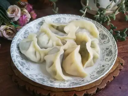 Fresh meat mushroom dumplings