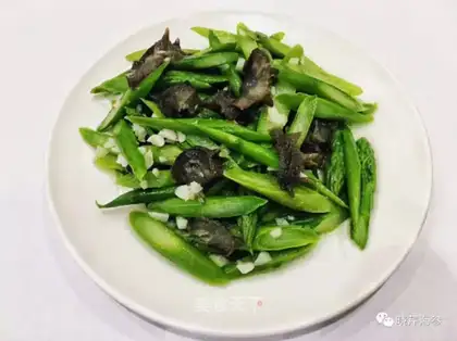 Garlic sea cucumber