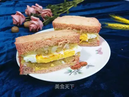 Queen's omelet sandwich