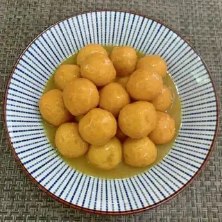 Curry fishballs
