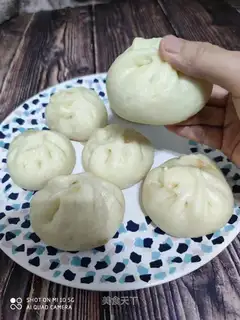 Onion pork buns