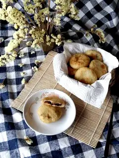 Red sugar fried cake