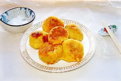 Fried bean buns
