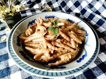 Lobster saucer chicken claws