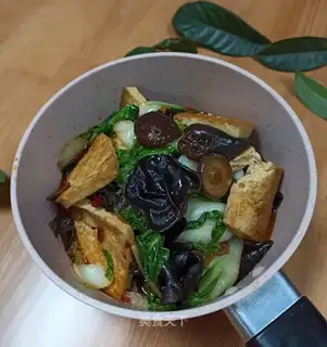 Mulberry mushrooms and tofu
