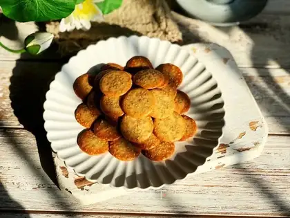 Sesame pretzels