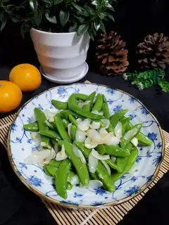 Fresh lilies for sweet beans
