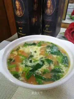 Tomatoes, eggnut soup