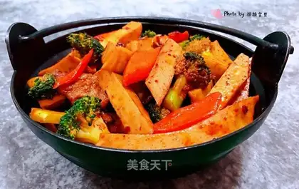 A dry pot with tofu