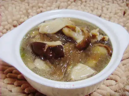 Stewed vermicelli with mushrooms