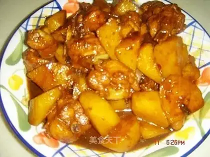Roasted chicken nuggets with potato