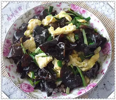 stir-fried leeks with fungus