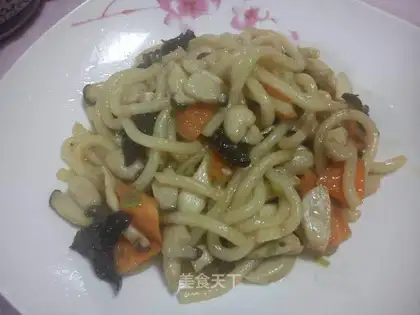Udon noodles in oyster sauce