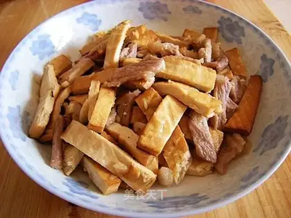 Fried pork with dried bean curd
