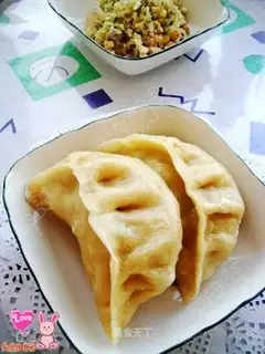 Steamed dumplings with pork and tofu