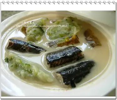 Eel soup with lettuce and pimples