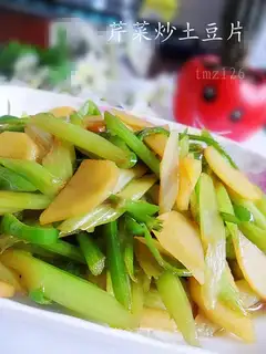 stir-fried potato chips with celery